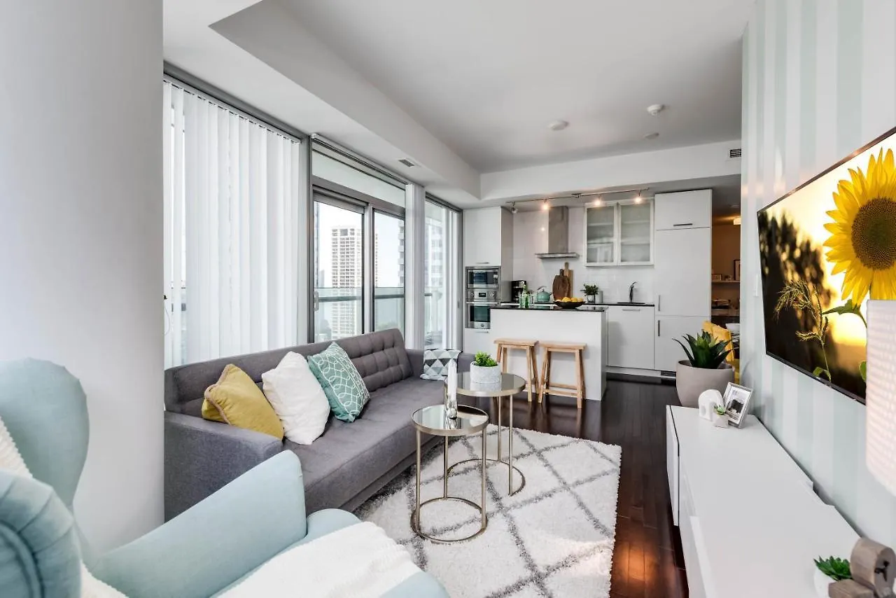 Applewood Suites Financial District Cn Tower location