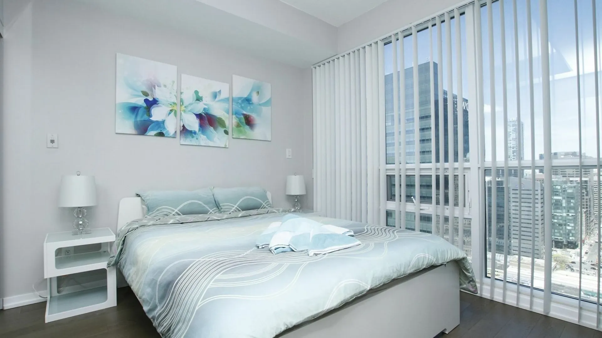 Applewood Suites Financial District Cn Tower Toronto Canada
