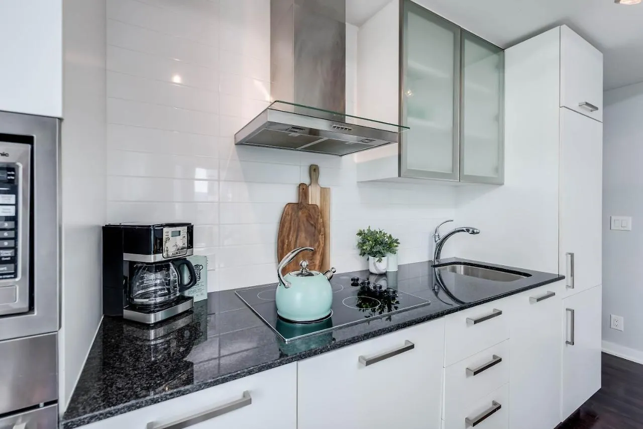 Applewood Suites Financial District Cn Tower Toronto Apartment