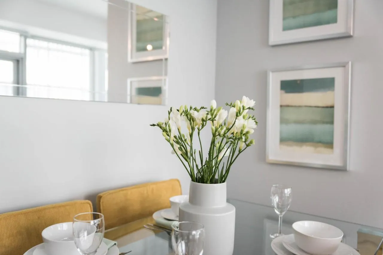 Applewood Suites Financial District Cn Tower Toronto Apartment