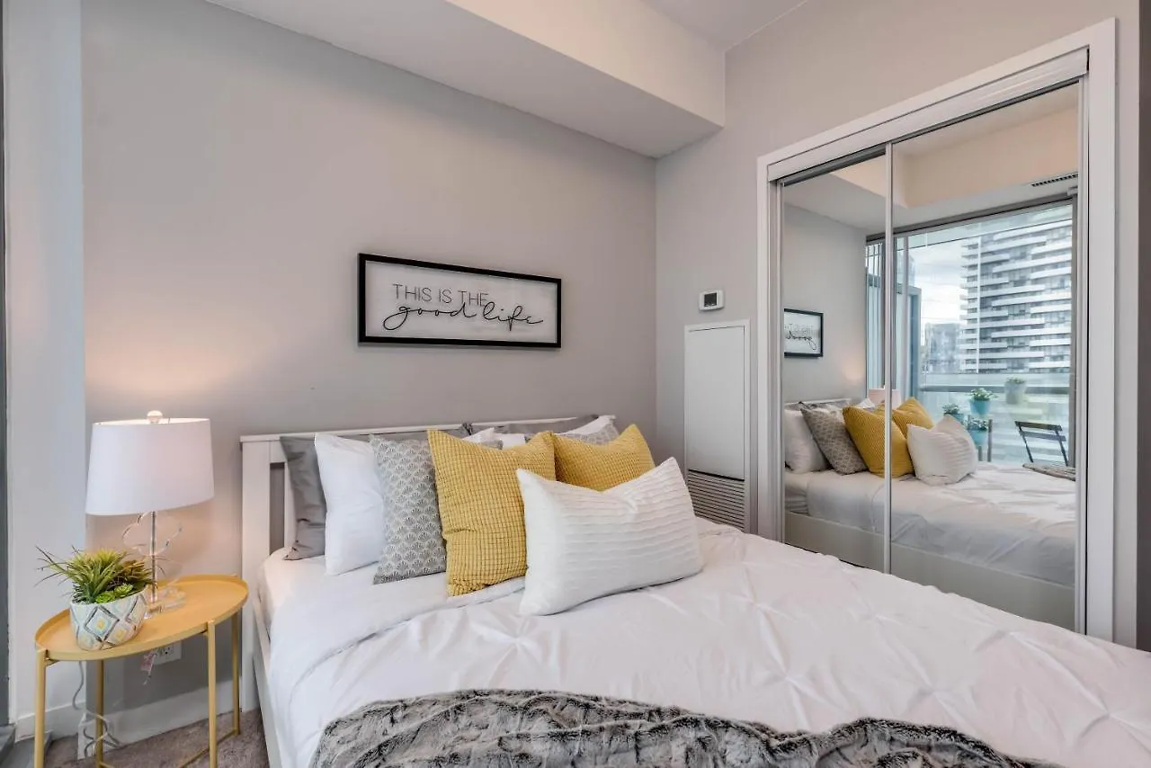 Applewood Suites Financial District Cn Tower Toronto