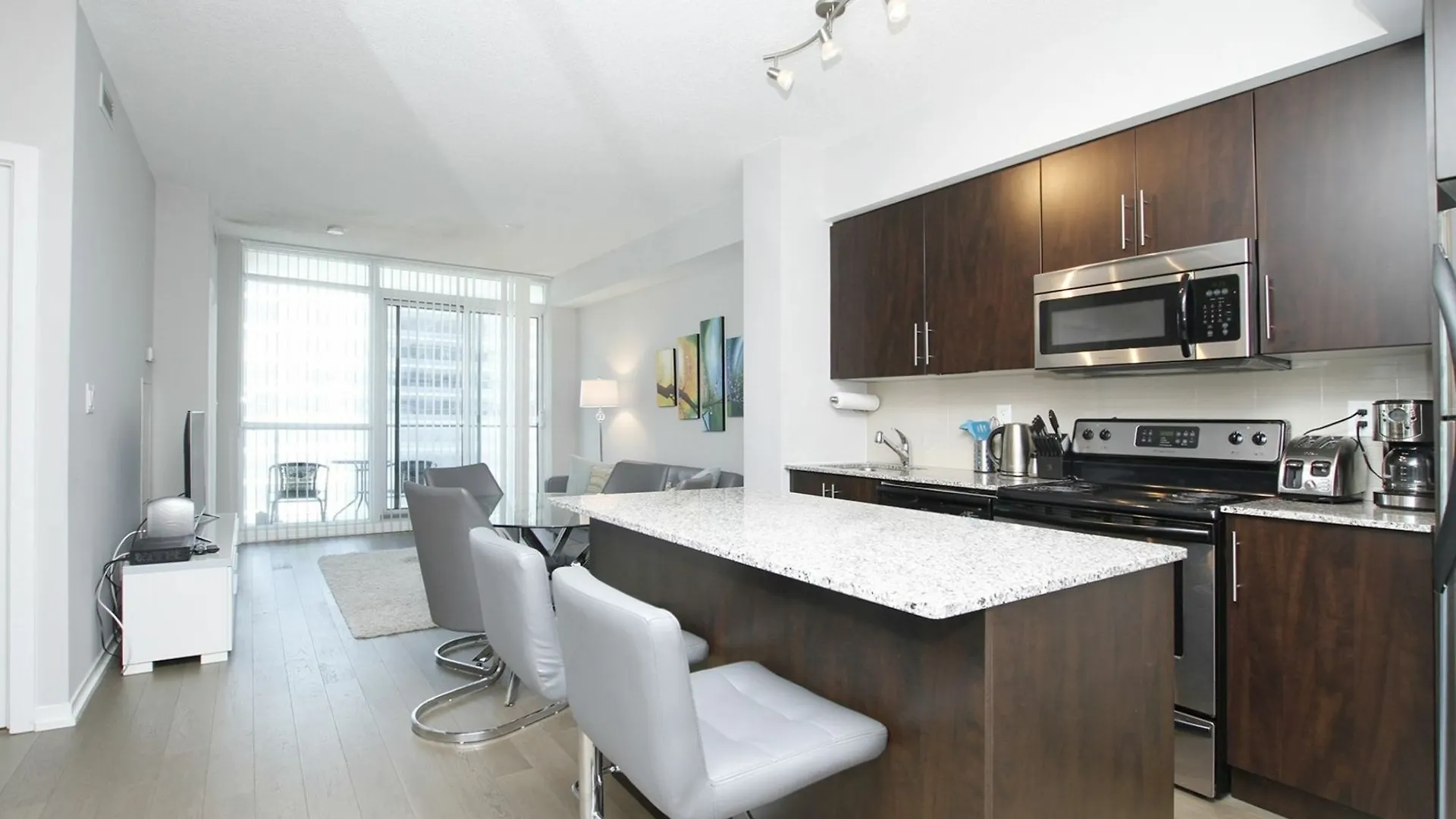Applewood Suites Financial District Cn Tower Toronto Apartment