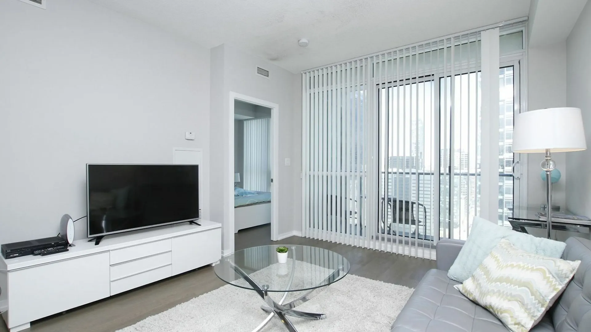Applewood Suites Financial District Cn Tower Toronto Apartment